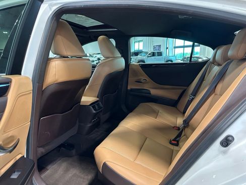 Used 2020 Lexus ES 300h w/ Premium Package FWD image 38
