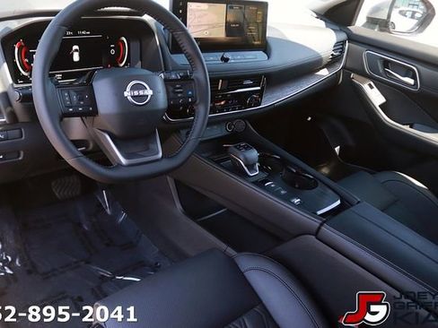 Used 2025 Nissan Rogue Platinum w/ Platinum Premium Package FWD image 13