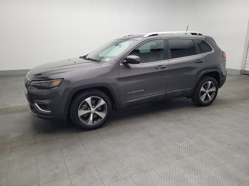 Used 2019 Jeep Cherokee Limited image 2
