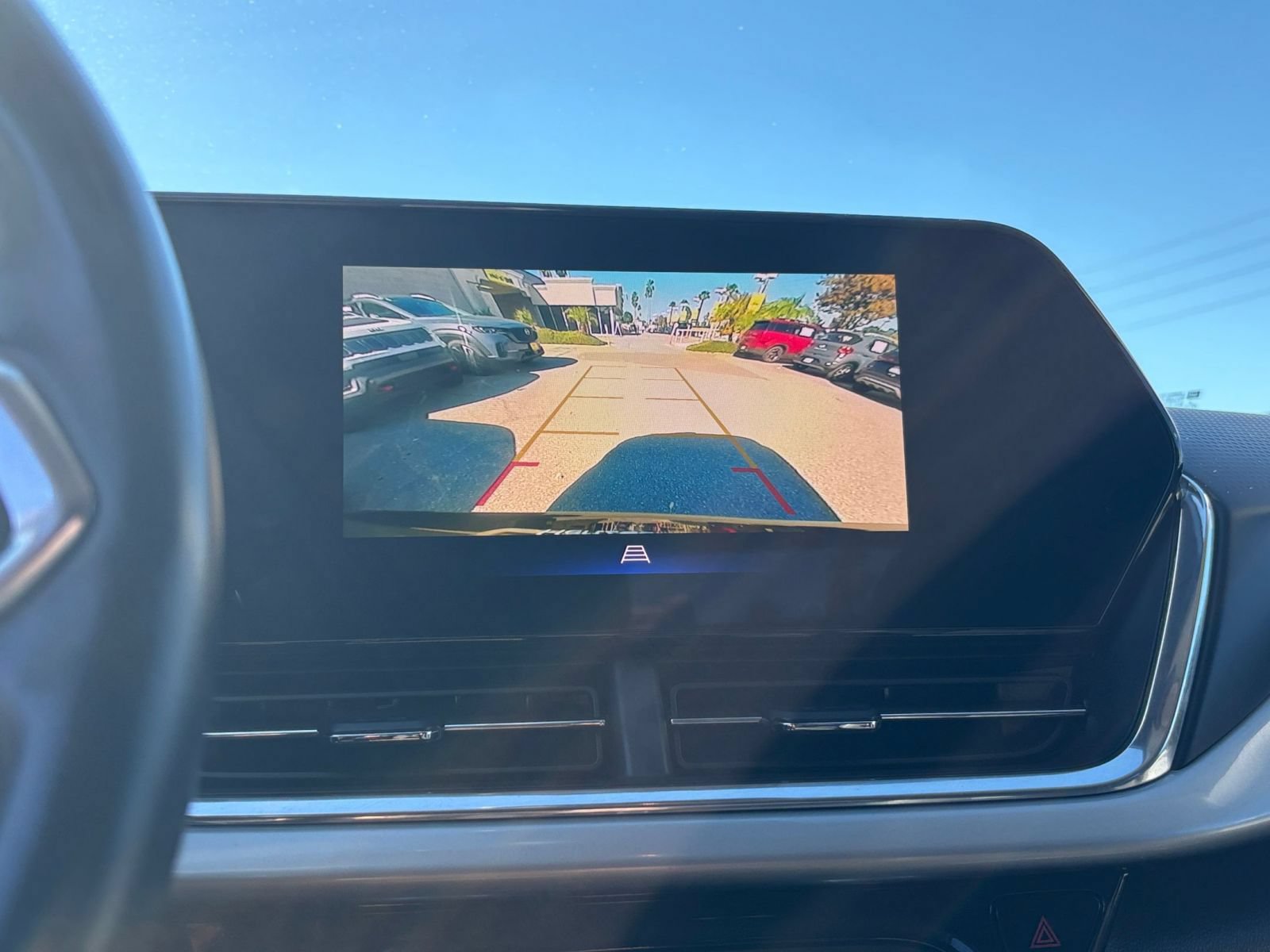 Used 2025 Chevrolet Trax LT w/ LT Convenience Package FWD image 24