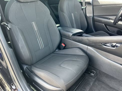 Used 2022 Hyundai Elantra SEL w/ Convenience Package FWD image 9