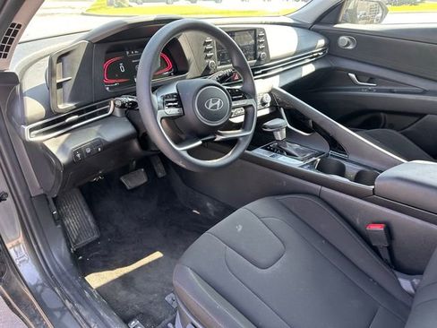 Used 2025 Hyundai Elantra Blue image 24