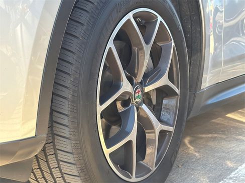 Used 2019 Alfa Romeo Stelvio Ti image 3