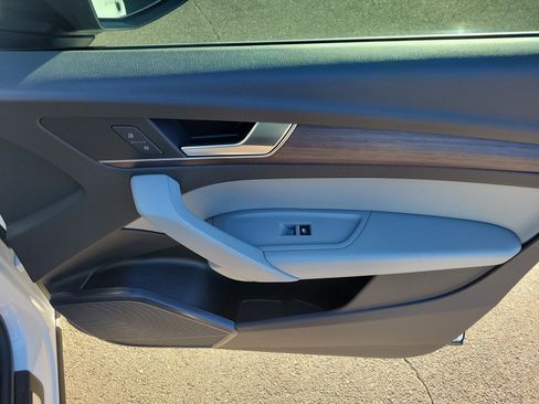 Used 2022 Audi Q5 2.0T Premium w/ Convenience Package image 10