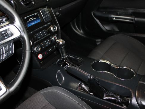 Used 2016 Ford Mustang Coupe RWD image 28