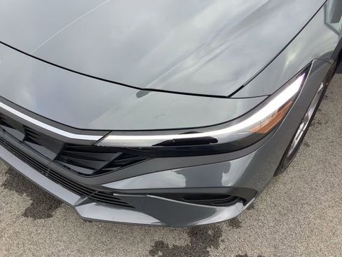 Used 2025 Hyundai Elantra SE image 36
