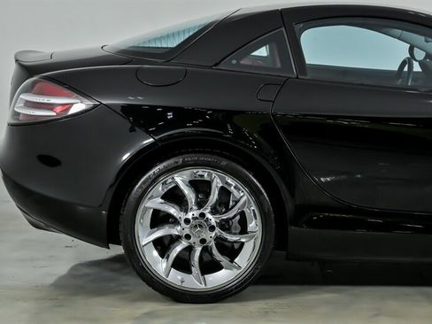 Used 2005 Mercedes-Benz SLR image 13