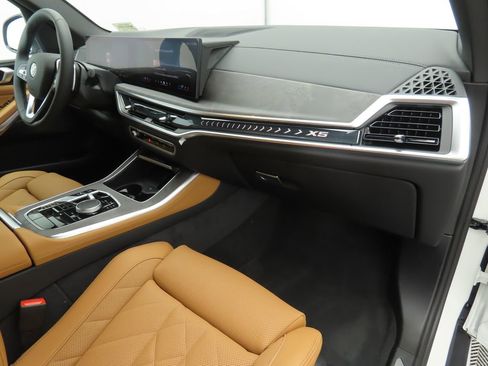 Certified 2025 BMW X5 sDrive40i w/ Parking Assistance Package image 18