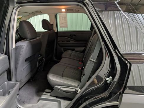 Used 2025 Nissan Pathfinder SV AWD/4WD image 9
