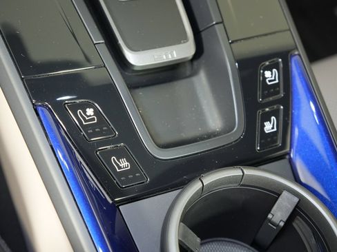 Certified 2025 Porsche 911 Carrera RWD image 35