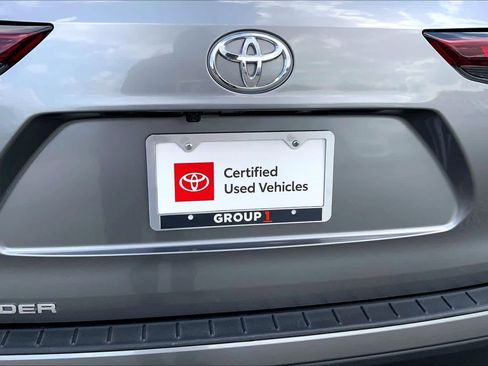 Certified 2025 Toyota Highlander XLE image 9