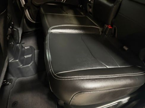 Used 2023 Jeep Wrangler Unlimited Sahara AWD/4WD image 33