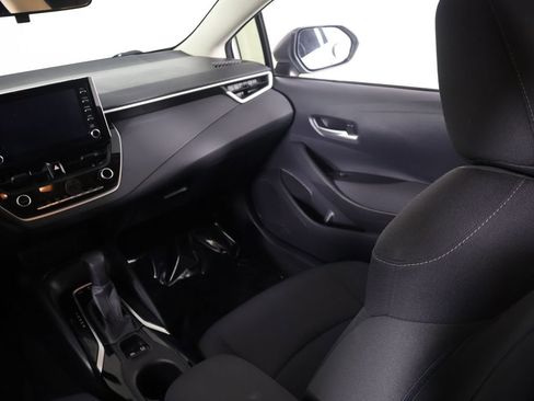 Used 2020 Toyota Corolla LE w/ Carpet Mat Package (TMS) FWD image 32
