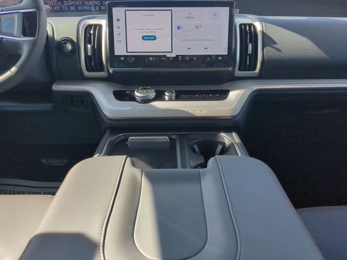 New 2025 Ford Expedition Active image 48