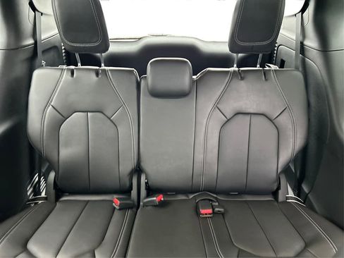 New 2026 Chrysler Pacifica Select image 37