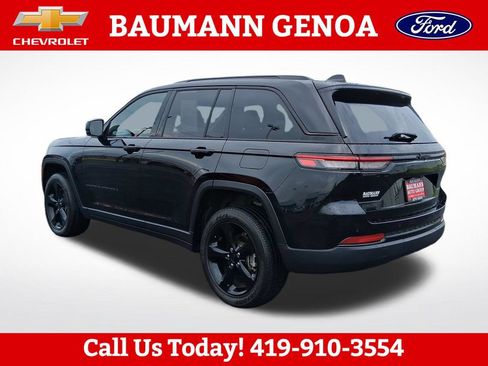 Used 2023 Jeep Grand Cherokee Altitude AWD/4WD image 3