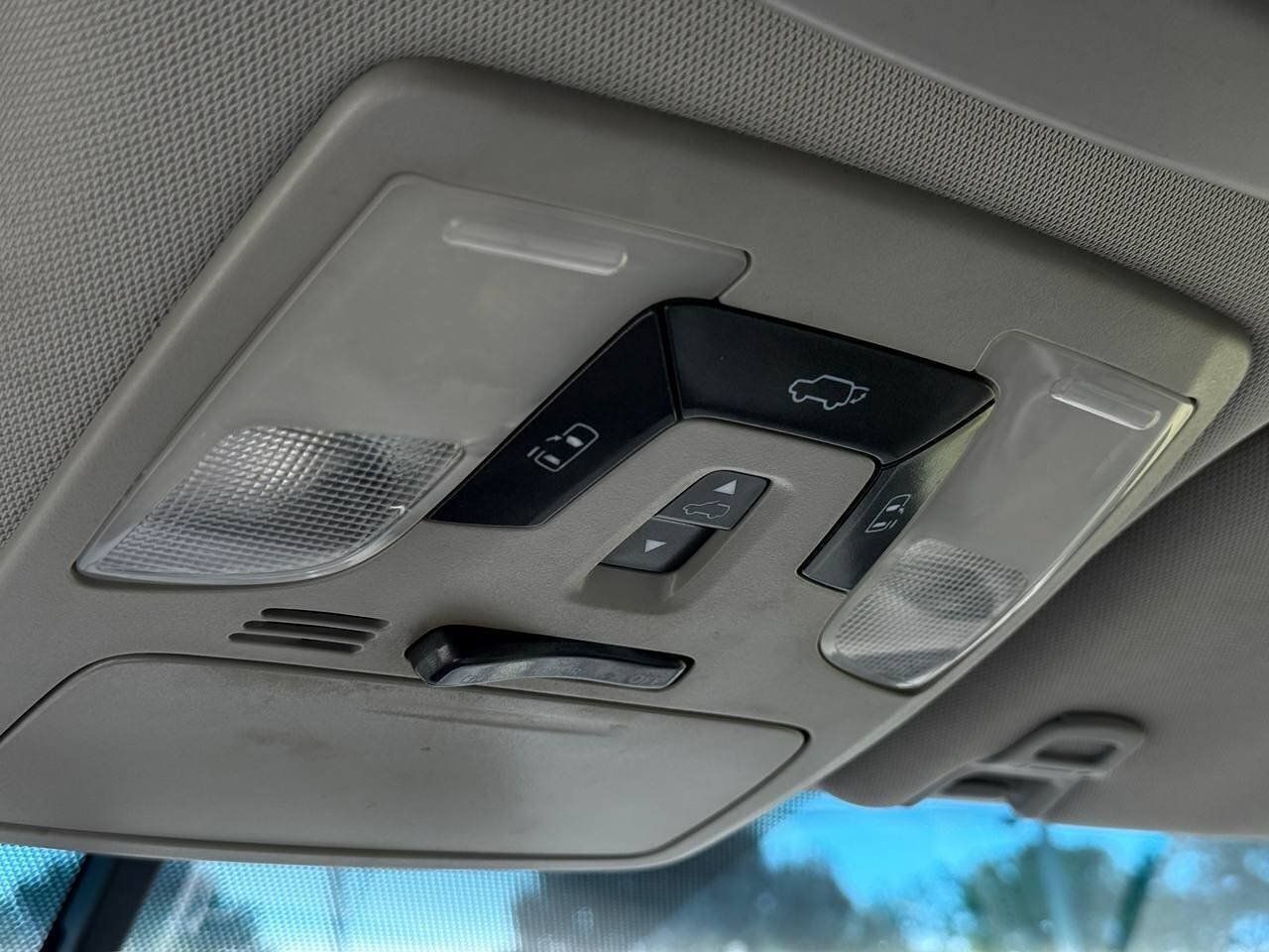 Used 2015 Toyota Sienna XLE w/ XLE Navigation Package FWD image 31
