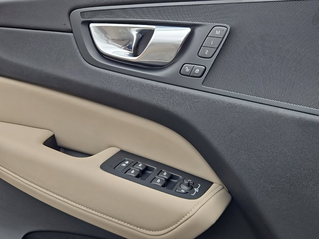 Certified 2026 Volvo XC60 B5 Plus AWD/4WD image 25