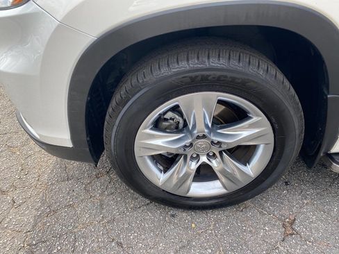 Used 2014 Toyota Highlander Limited Platinum image 10