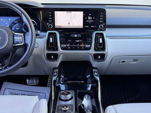 Used 2023 Kia Sorento SX Prestige image 4