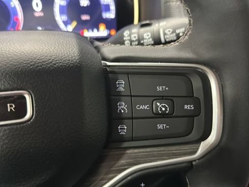 Used 2024 Jeep Wagoneer L Series II w/ Flexible Seating Group AWD/4WD image 15