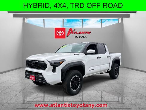 Used 2025 Toyota Tacoma TRD Off-Road AWD/4WD image 4