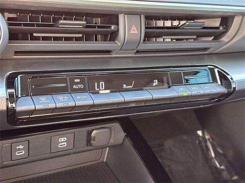 Used 2025 Toyota Prius LE image 38