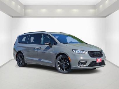 Used 2025 Chrysler Pacifica Limited
