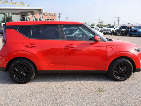 Used 2024 Kia Soul S FWD image 5