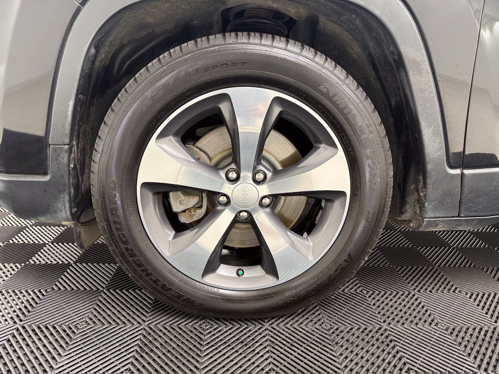 Used 2019 Jeep Cherokee Limited w/ Trailer Tow Group FWD image 12