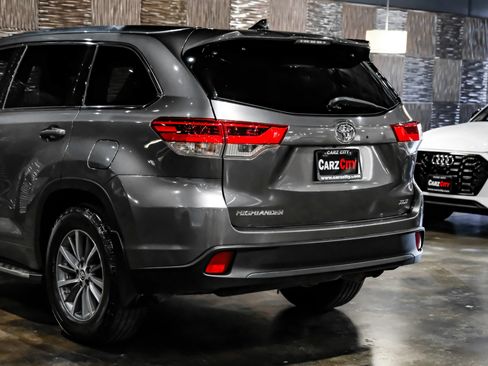 Used 2018 Toyota Highlander XLE FWD image 14