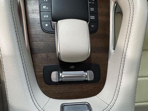 Used 2022 Mercedes-Benz GLS 450 4MATIC image 23