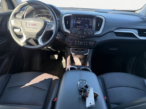 Used 2024 GMC Terrain SLT image 9