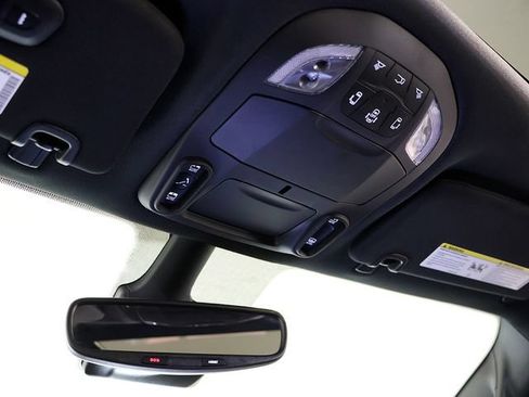 Used 2025 Chrysler Pacifica Limited FWD image 25