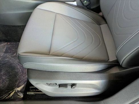 New 2026 Volkswagen Tiguan SE image 4