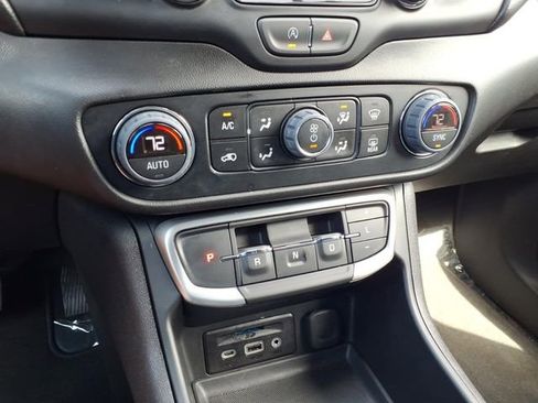 Used 2024 GMC Terrain SLT image 20