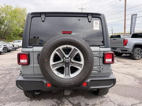 Used 2023 Jeep Wrangler Unlimited Sahara AWD/4WD image 5