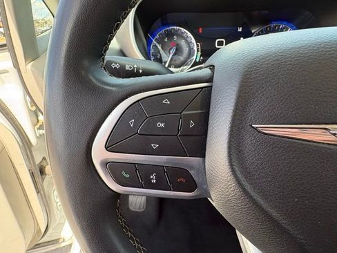 Used 2022 Chrysler Pacifica Touring-L image 14