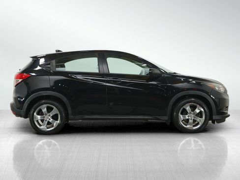 Used 2017 Honda HR-V LX image 6