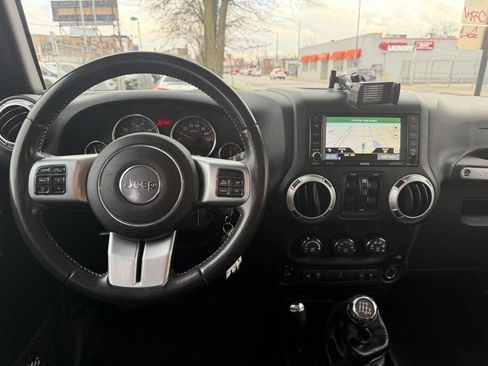 Used 2016 Jeep Wrangler Unlimited Rubicon image 26