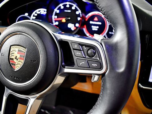 Used 2019 Porsche Cayenne image 31