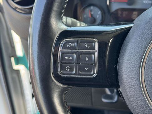 Used 2017 Jeep Wrangler Unlimited Sahara AWD/4WD image 8