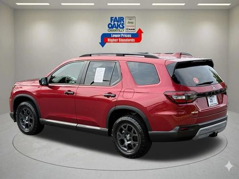 Used 2025 Honda Pilot TrailSport image 10
