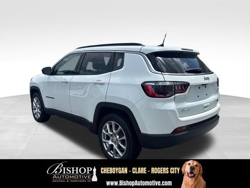 Used 2023 Jeep Compass Latitude AWD/4WD image 9