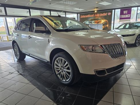 Used 2014 Lincoln MKX AWD w/ Equipment Group 102A image 3
