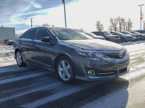 Used 2012 Toyota Camry SE image 3
