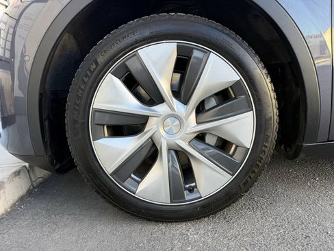 Used 2021 Tesla Model Y Long Range AWD/4WD image 33