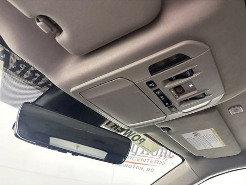 Used 2025 Toyota Highlander XLE AWD/4WD image 23