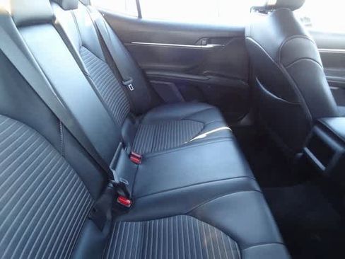 Used 2022 Toyota Camry SE image 9