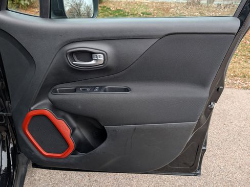 Used 2020 Jeep Renegade Sport image 27